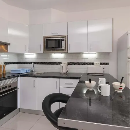 Castle Harbour 35 - Two Bed Apartmán Los Cristianos (Tenerife)
