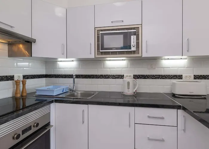 Castle Harbour 35 - Two Bed Apartment *