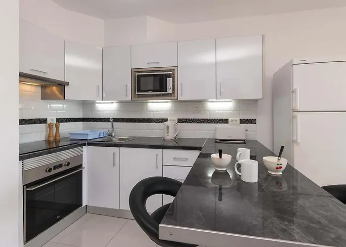 Castle Harbour 35 - Two Bed Apartmán Los Cristianos (Tenerife)