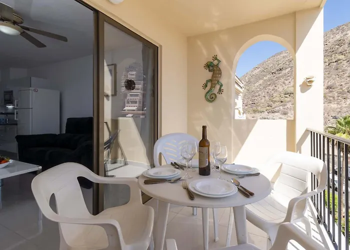 Castle Harbour 35 - Two Bed Apartmán Los Cristianos (Tenerife)