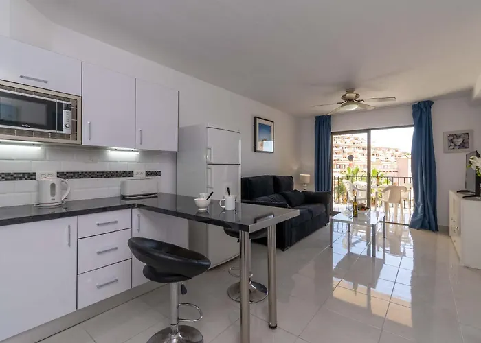 Castle Harbour 35 - Two Bed Apartmán Los Cristianos (Tenerife)